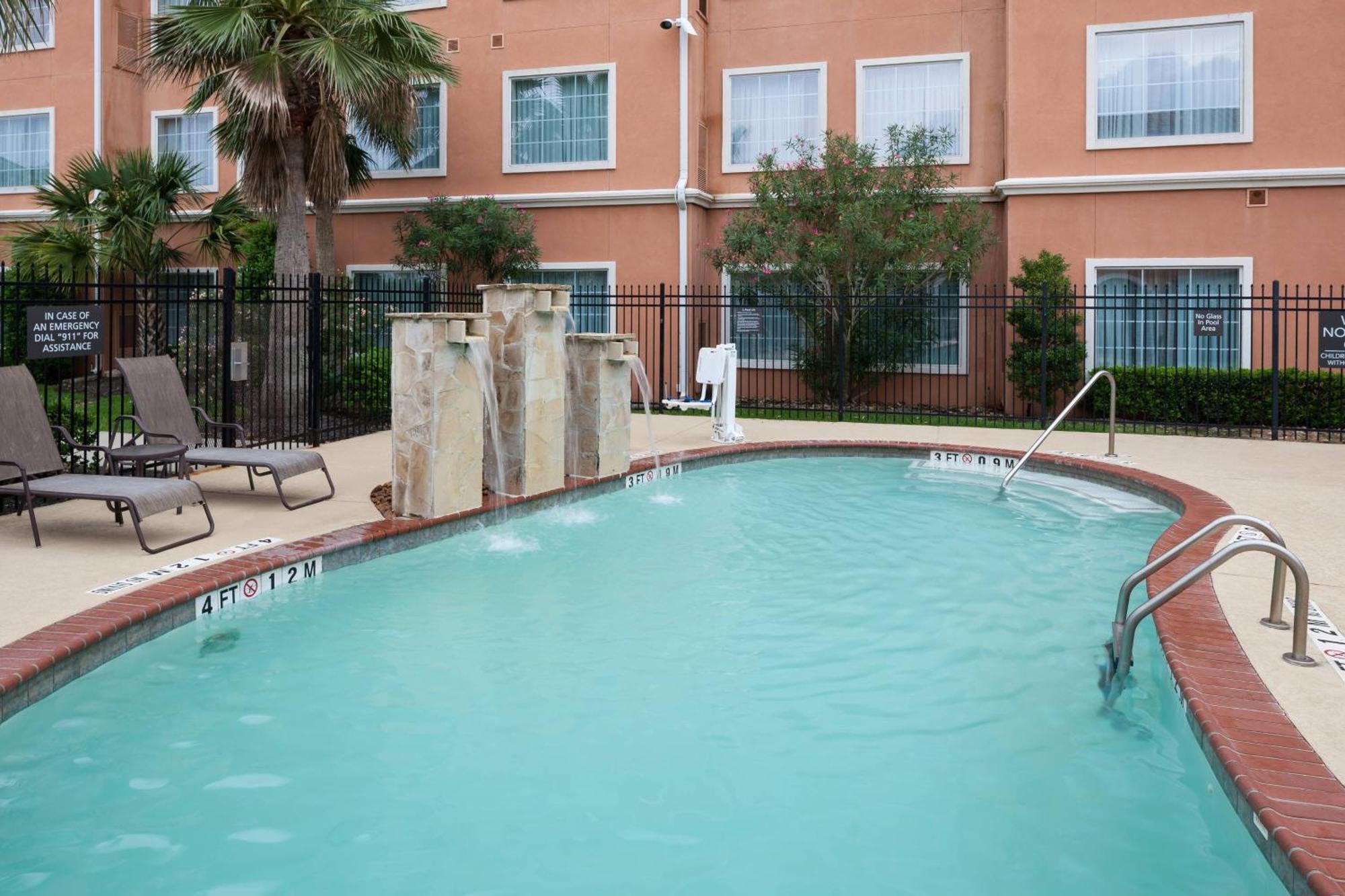 Residence Inn Бомонт Екстериор снимка